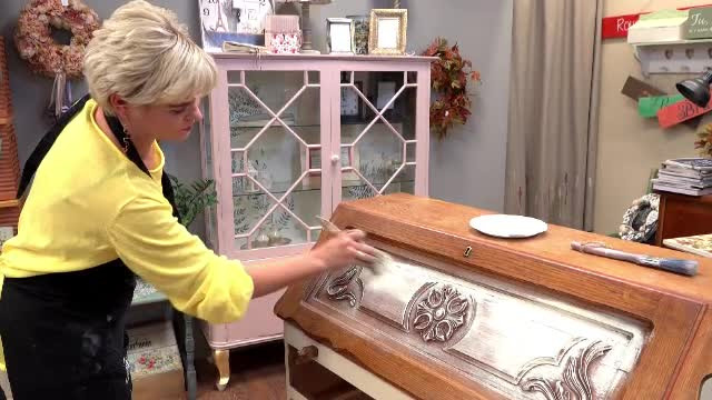 Tot mai mulți oameni participă la ateliere creative. Cât costă o ședință de câteva ore