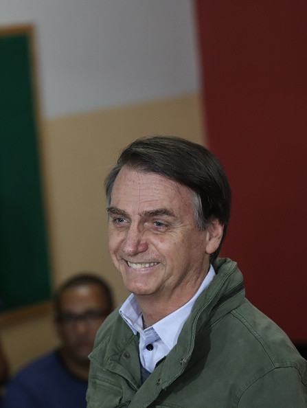 Jair Bolsonaro a câștigat alegerile prezidențiale în Brazilia. De ce e numit ”un Trump în variantă tropicală”