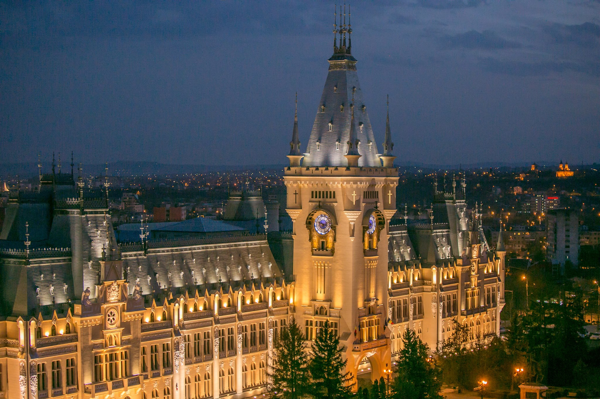 Sunet înfricoșător surprins în timpul cutremurului în turnul Palatului Culturii din Iași. AUDIO