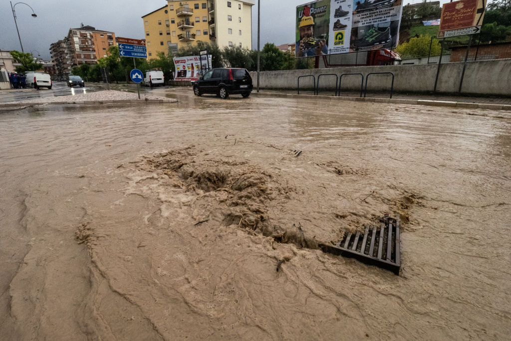 Italia, sub cod roșu de furtună. Inundații în mai multe zone. FOTO
