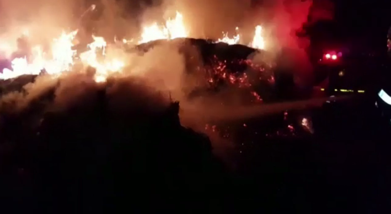 Tone de furaje, distruse de flăcări. De la ce ar fi pornit incendiul