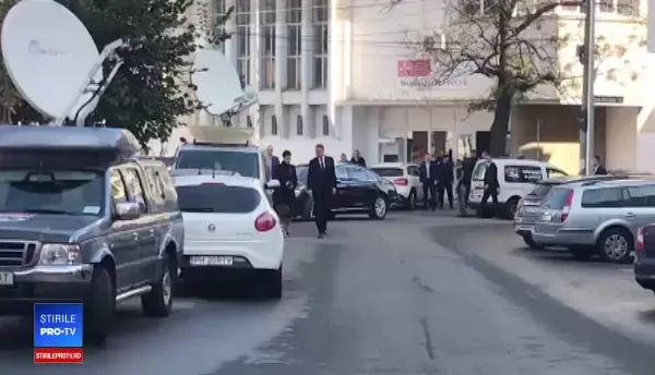 Klaus Iohannis a depus o coroană de flori în memoria victimelor de la Colectiv