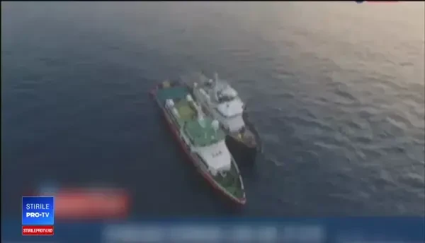 Căutările avionului din Indonezia continuă. 10 saci cu rămășițe umane și bucăți din avion, scoase din apă