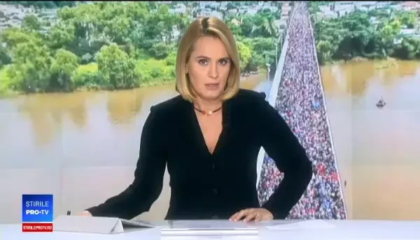 Scene ireale cu mii de migranți în drum spre SUA. S-au rugat în genunchi după ce au trecut un râu. "Oameni foarte răi"