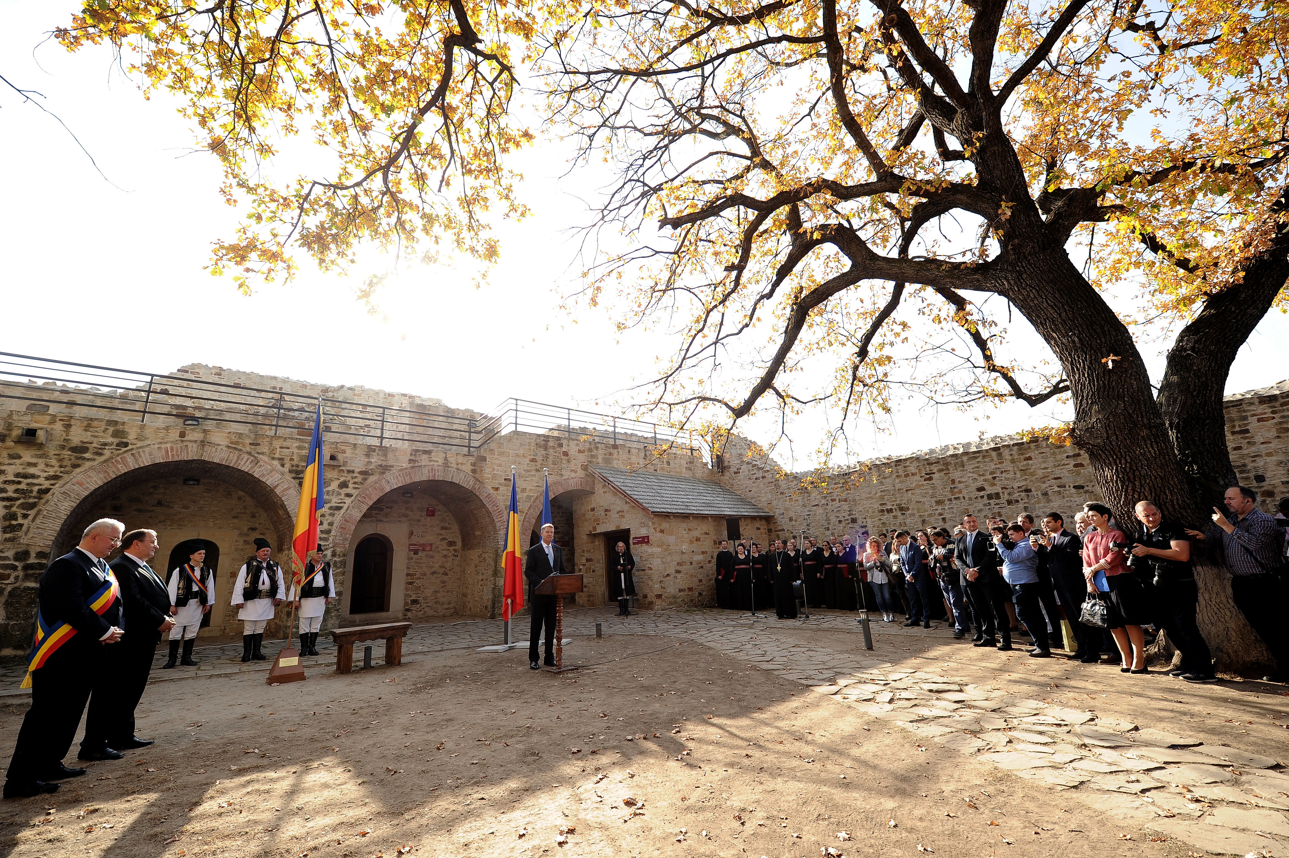 Klaus Iohannis, la Suceava. A înmânat Cetăţii de Scaun Drapelul României