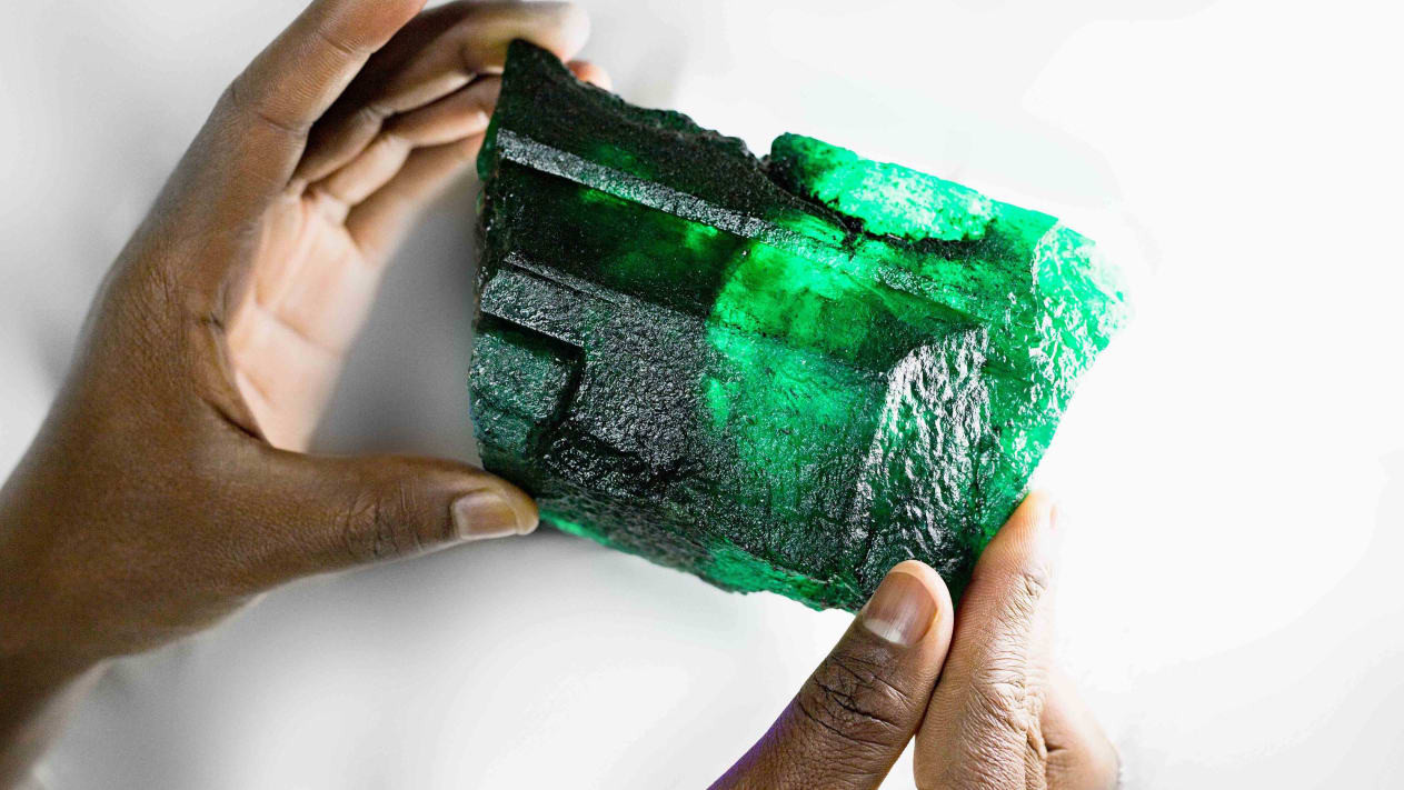 Un smarald rar de peste un kilogram, descoperit în Zambia. Când va fi licitat