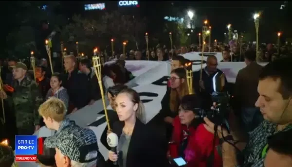 Victimele incendiului de la Colectiv s-au întors la locul tragediei. ”Mi-au murit 2 prieteni în braţe”