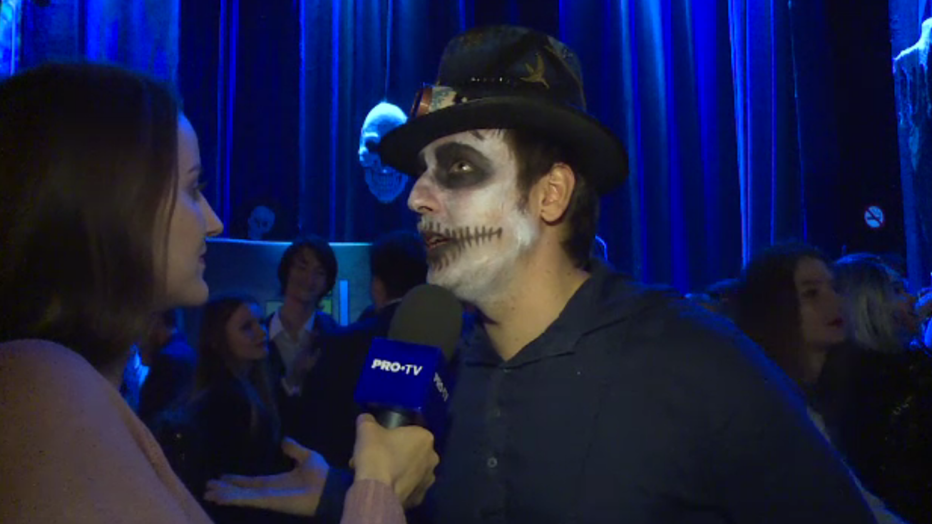 Cluburile din București, pline de tineri care au sărbătorit Halloween-ul. Cu ce costume au defilat