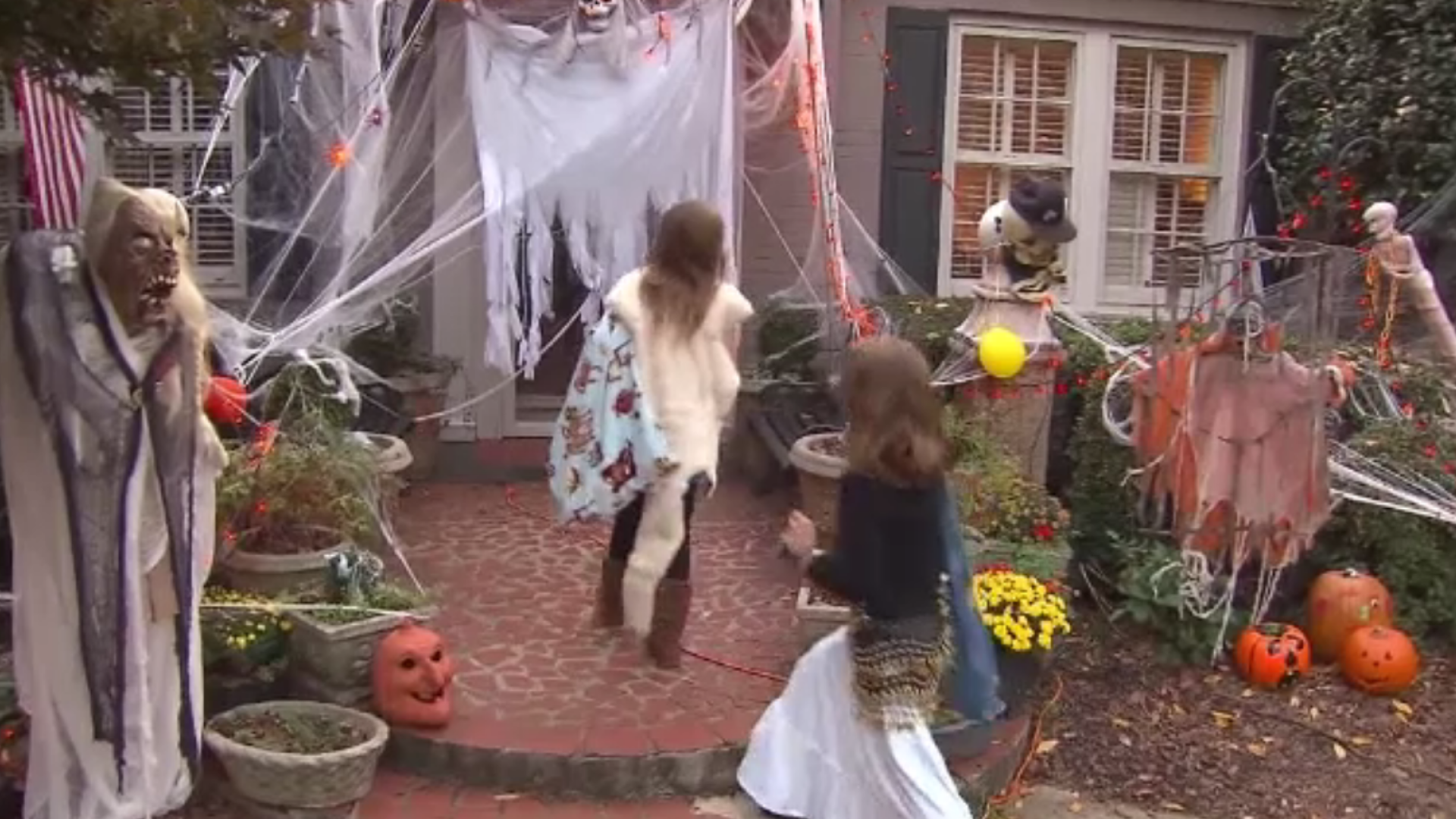 Sărbătoarea de Halloween, celebrată cum cere tradiția în SUA. Ce costume au fost la modă