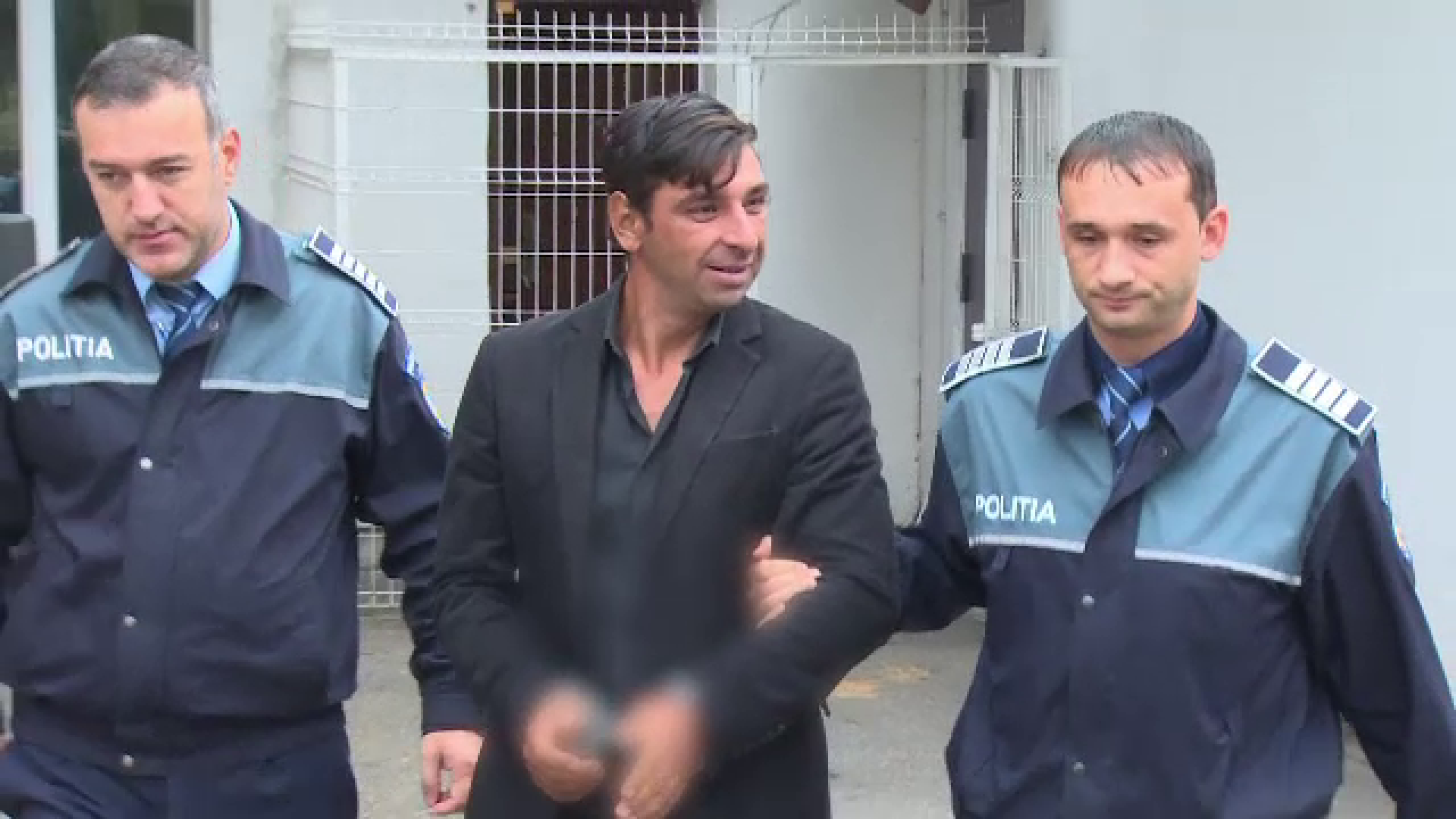 Un bărbat din Argeș a adormit gol în patul vecinei pe care voia să o violeze. Ce a urmat când s-a trezit femeia