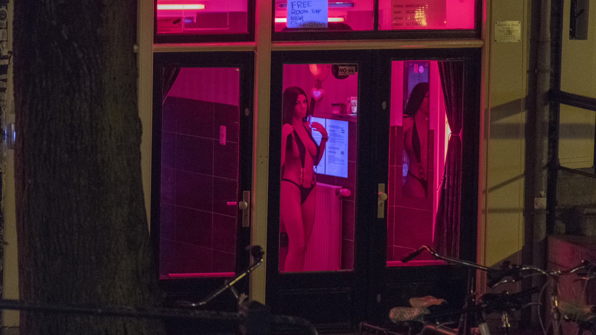 Primarul Amsterdamului vrea schimbare radicală în cazul prostituatelor din Districtul Roșu