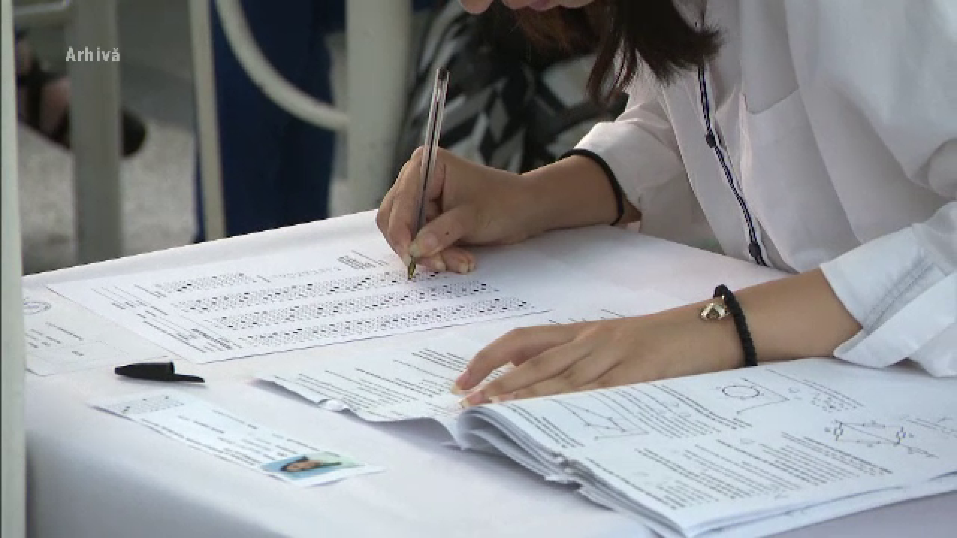 Ideea testelor grilă la examene ar putea fi retrasă. Acuzațiile profesorilor