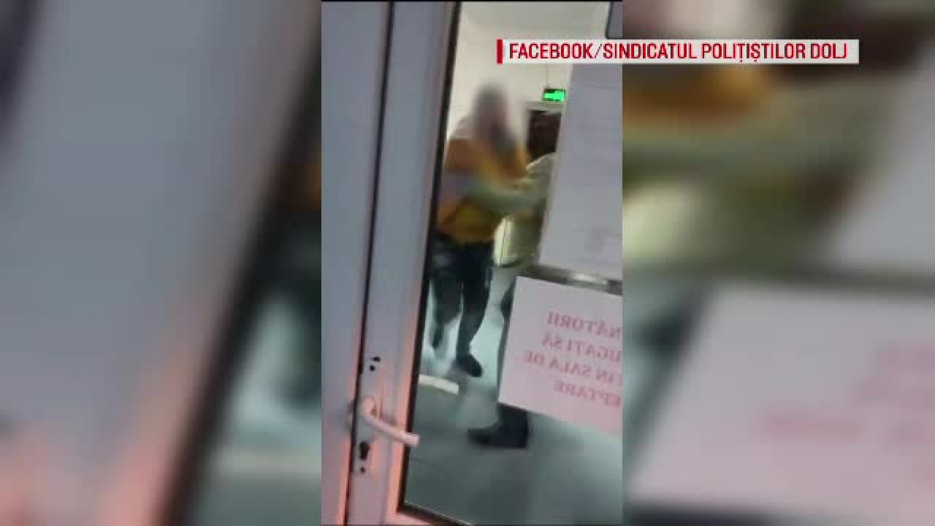 Un tânăr a atacat un polițist, în spital, pentru că îl filma