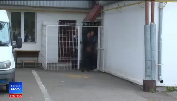 Un bărbat din Argeș a adormit gol în patul vecinei pe care voia să o violeze. Ce a urmat când s-a trezit femeia