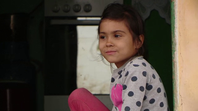 Dorința a 10 frați premianți care își fac temele la lumina lumânării: "Nu sunt bani"