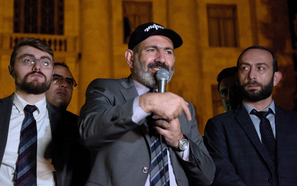 Situația absurdă în care s-a autodizolvat parlamentul unei țări