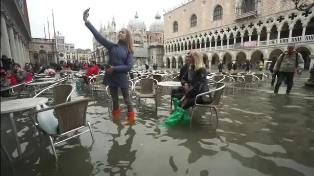Turiştii vor plăti o taxă pentru a vizita Veneţia dacă nu rămân peste noapte în oraş