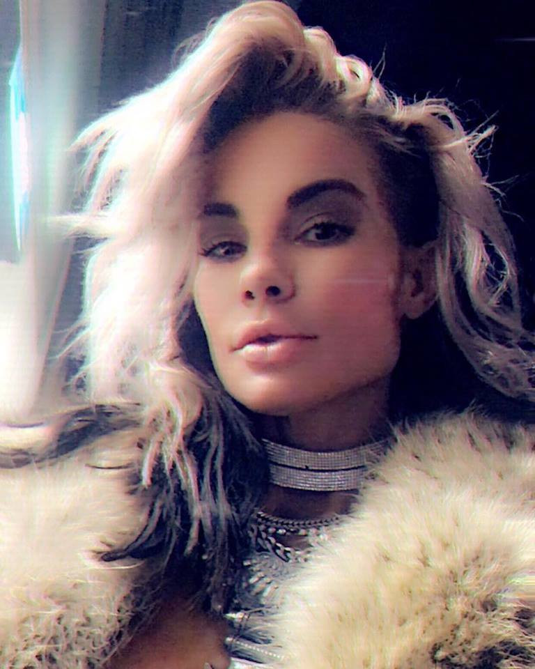 Campioană mondială la culturism, găsită moartă în locuința sa