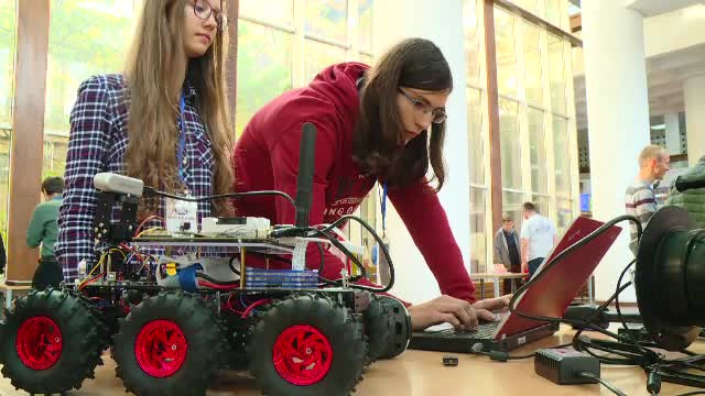 Concurs internațional de robotică la București. Creațiile elevilor