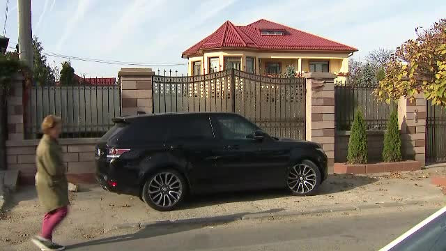 Bădălău a rămas fără pistol și bijuterii în timp ce dormea. Hoții au acționat noaptea