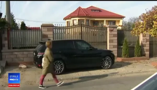 Bădălău a rămas fără pistol și bijuterii în timp ce dormea. Hoții au acționat noaptea