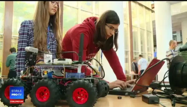 Concurs internațional de robotică la București. Creațiile elevilor