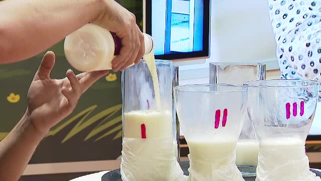 Reacţia unui străin când bea pentru prima dată lapte românesc. "Cum alunecă în pahar..."