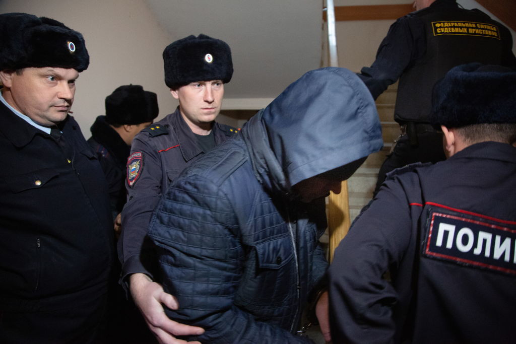 Trei polițiști din Rusia, acuzați că au violat o colegă, la finalul unei petreceri