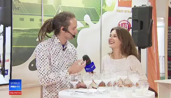 Reacţia unui străin când bea pentru prima dată lapte românesc. "Cum alunecă în pahar"