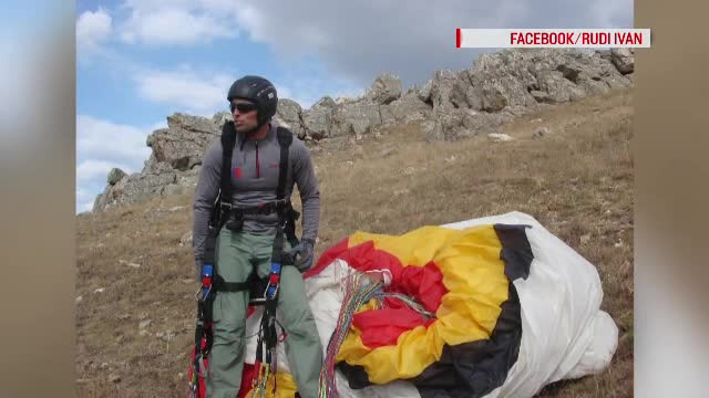 Un paraşutist român a murit în Alpi chiar sub ochii prietenilor săi. "A avut un nod"
