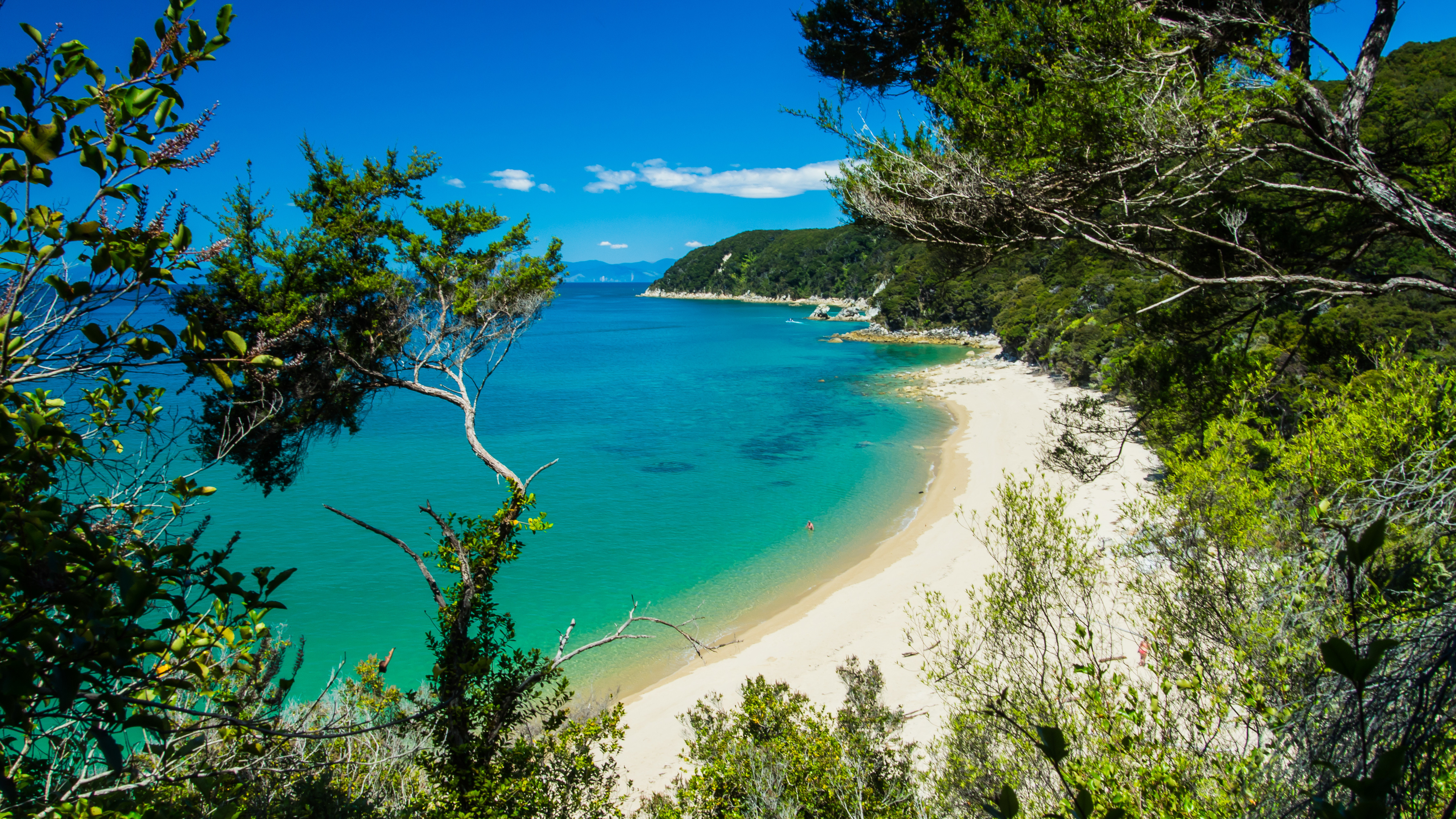 ”Miracol ciudat.” Un pescar a salvat un copilaș de 18 luni din ocean