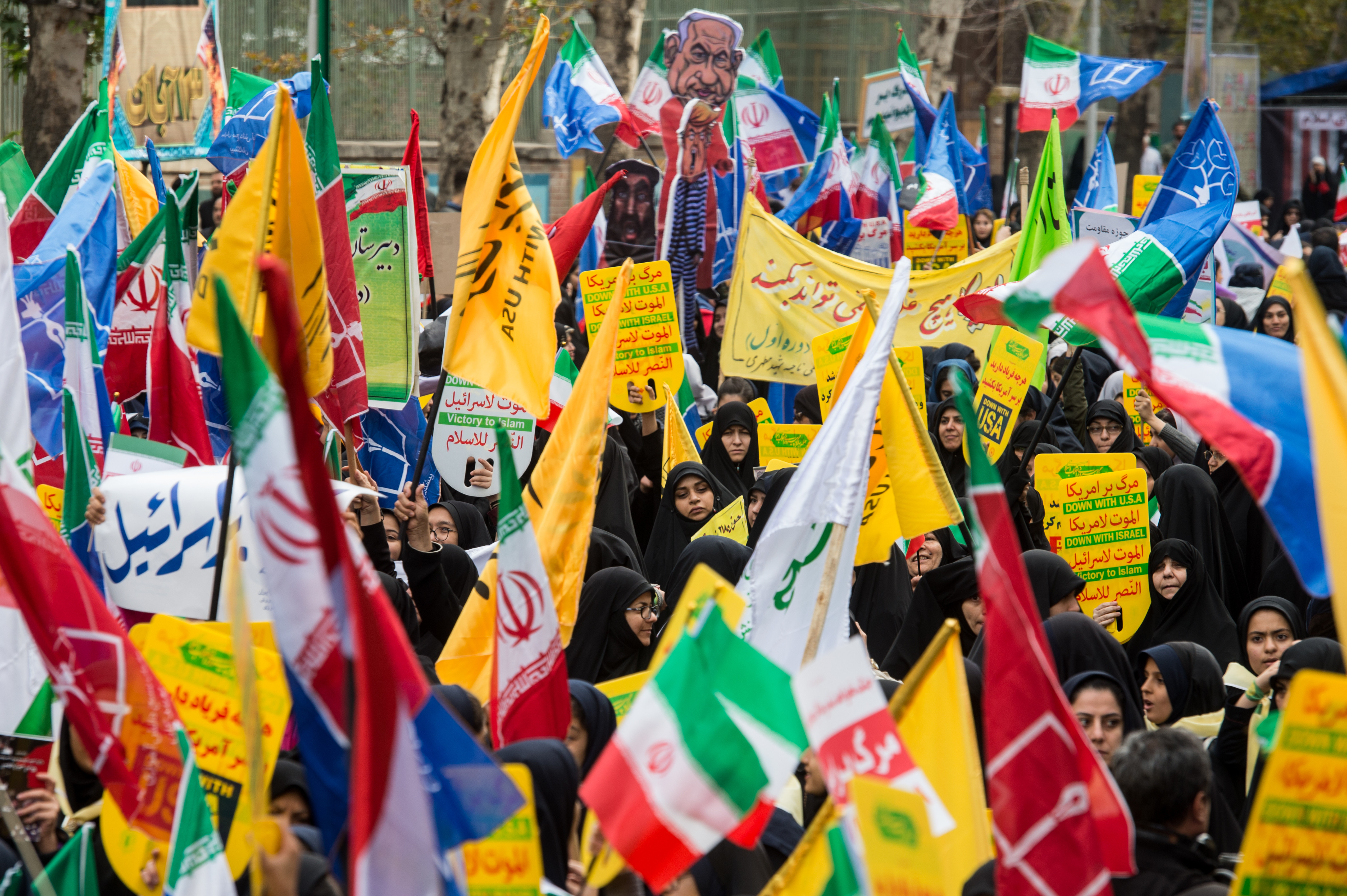 ”Potop de droguri, refugiaţi şi terorism spre Occident!” Cine a lansat avertismentul