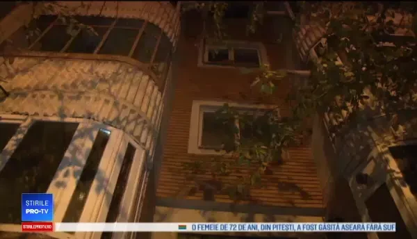 O femeie și-a găsit mama moartă, în propria locuință. Avea capul înfășurat cu bandă adezivă