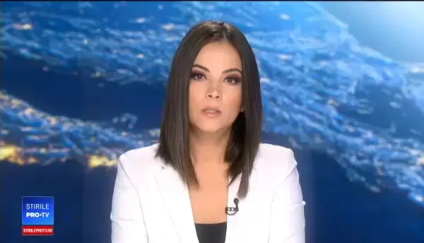 O maşină s-a făcut scrum după ce a fost incendiată intenționat