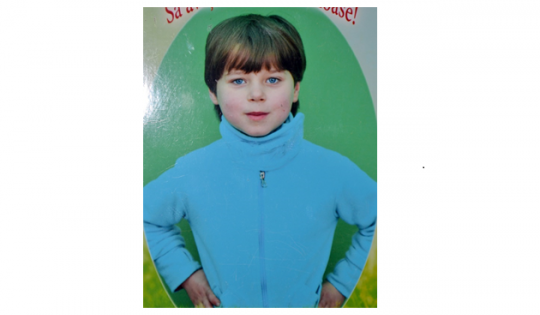 Poliţiştii caută o fetiţă care a plecat de acasă împreună cu un bărbat, pentru a primi mâncare de pomană