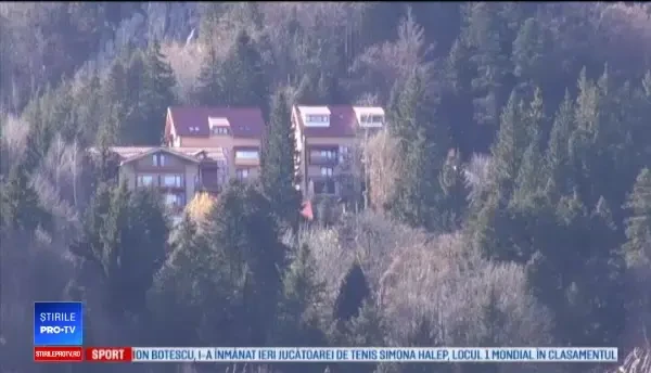 Turiştii au profitat de vremea frumoasă ca să umple muntele de gunoi şi miros de mici