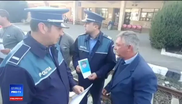 Poliţiştii caută o fetiţă care a plecat de acasă împreună cu un bărbat, pentru a primi mâncare de pomană