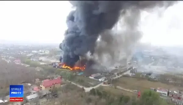 Panică în Craiova din cauza unui incendiu uriaș. Fumul, vizibil de la câțiva kilometri
