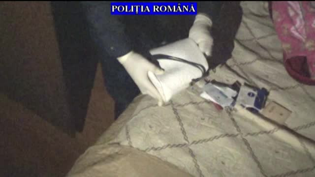 Percheziții la persoane bănuite de furturi din mașini. Autoturismele vizate de suspecți