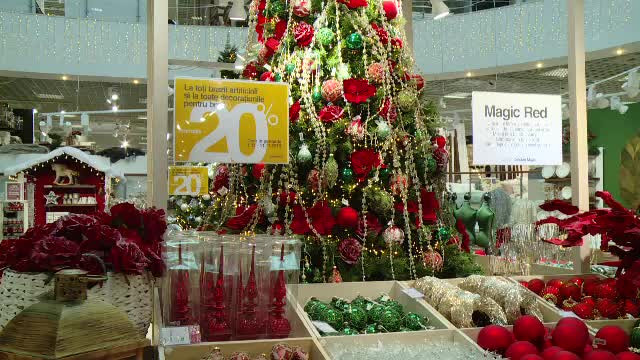 Magazinele sunt pregătite pentru sărbători. Avantajele cumpărării cadourilor din timp