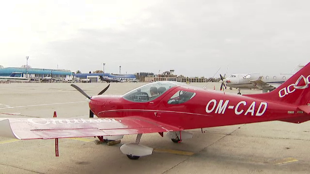 Tot mai mulți români îşi doresc să devină piloţi. La cât ajung salariile și ce înseamnă airplane sharing