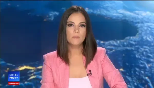 Incendiu uriaş, lângă Craiova. Ce a declanșat focul la depozitul de mașini