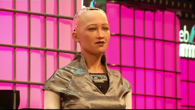 Robotul Sophia ar putea primi cetăţenie UE. Statul care va introduce teste pentru roboţi