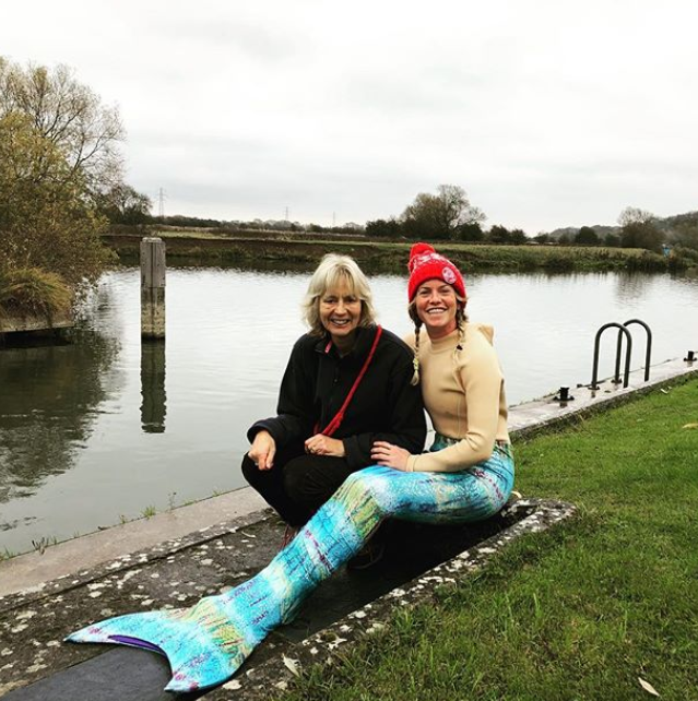 Cum a ajuns o femeie supranumită „sirena urbană” să salveze o vacă de la înec