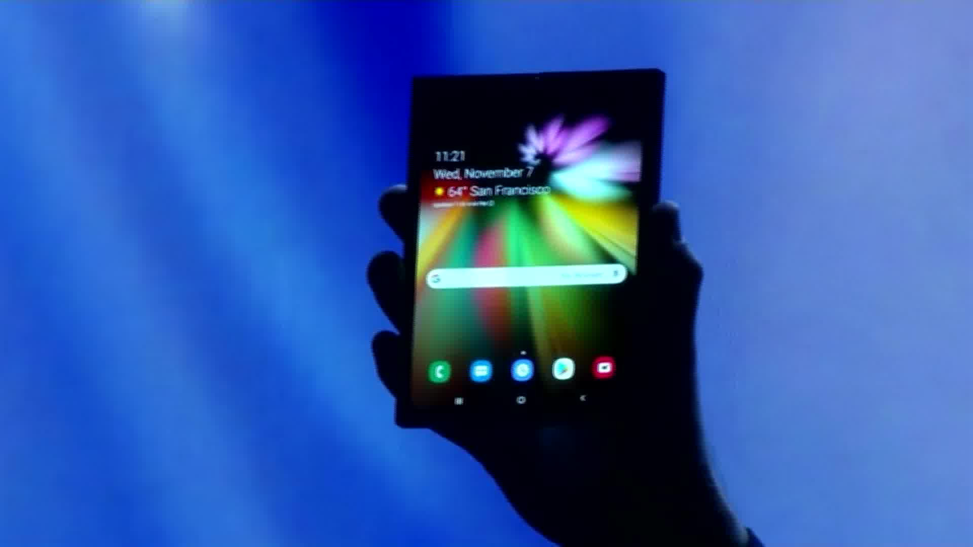 Samsung a prezentat în premieră telefonul pliabil. VIDEO