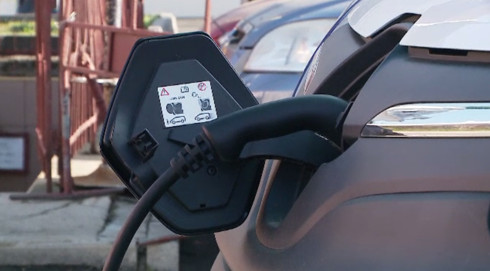 Măsura luată de orașele din România pentru a convinge oamenii să cumpere mașini electrice