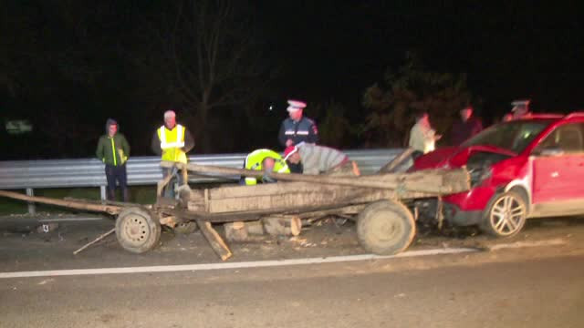 Un tânăr care se întorcea acasă cu căruța a murit strivit de proprii cai