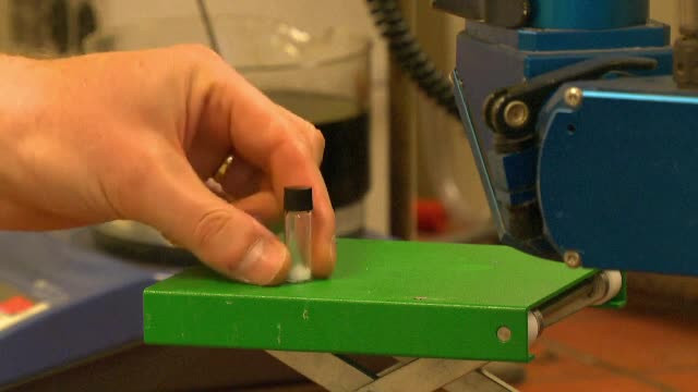 A fost inventată pudra care poate stoca informații în locul unui hard-disk