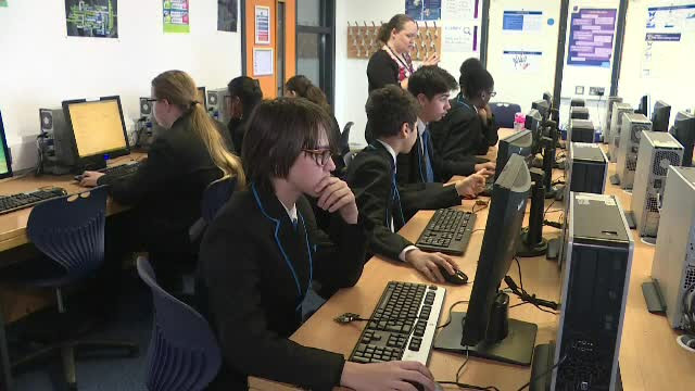 Câte mesaje ajung să posteze copiii până la vârsta de 18 ani