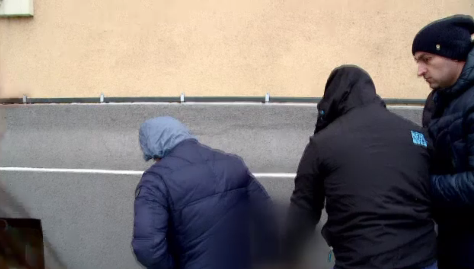 Copil de 13 ani din Neamț, violat de 3 tineri. Totul a fost filmat și publicat pe internet